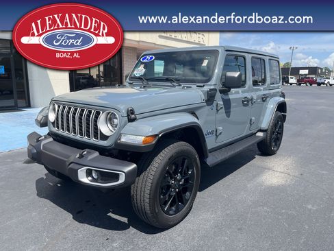 Used 2025 Jeep Wrangler Unlimited Sahara w/ Safety Group AWD/4WD image 1