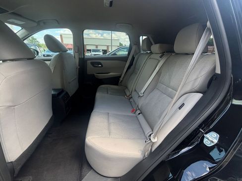 Used 2025 Nissan Rogue SV FWD image 28