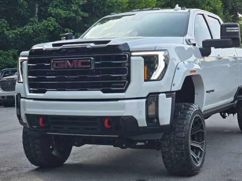 Used 2024 GMC Sierra 2500 AT4 w/ AT4 Premium Plus Package AWD/4WD image 2