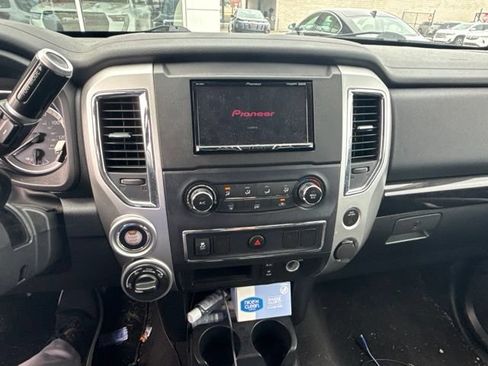 Used 2017 Nissan Titan SV AWD/4WD image 17