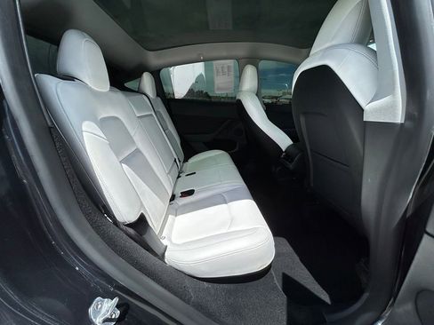 Used 2024 Tesla Model Y Long Range AWD/4WD image 26