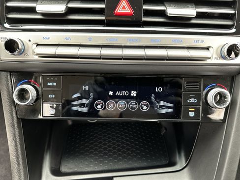 Certified 2025 Genesis G70 2.5T image 19