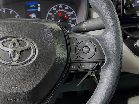 Used 2025 Toyota Corolla LE image 20