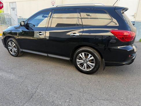Used 2018 Nissan Pathfinder S AWD/4WD image 4