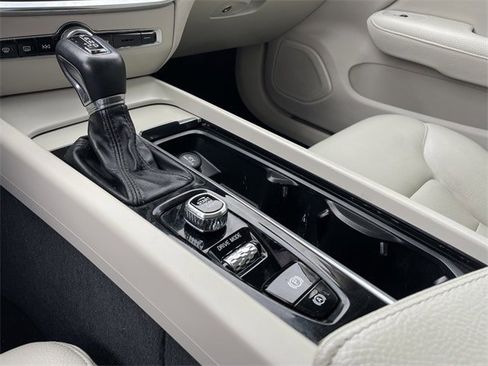 Used 2020 Volvo S60 T5 Momentum image 20