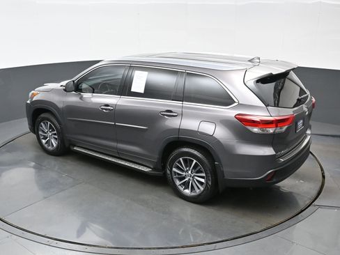 Used 2019 Toyota Highlander XLE AWD/4WD image 37