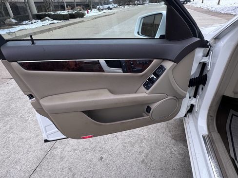 Used 2013 Mercedes-Benz C 250 Sedan image 9