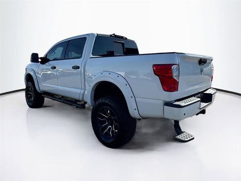 Used 2023 Nissan Titan SV w/ SV Convenience Package image 5