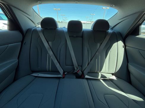 Used 2025 Hyundai Elantra SEL FWD image 35