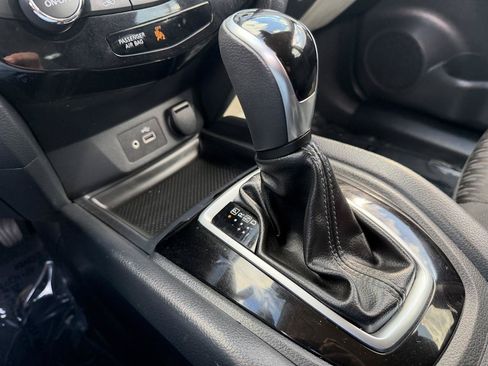 Used 2020 Nissan Rogue SV AWD/4WD image 15