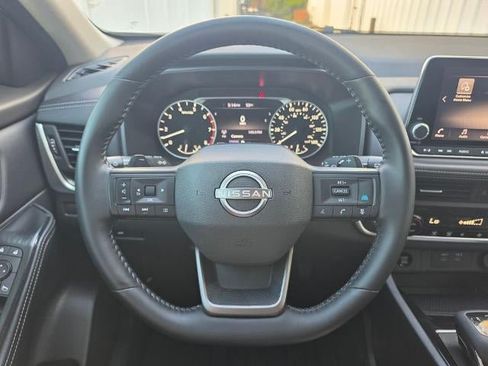 Used 2025 Nissan Rogue SV FWD image 14