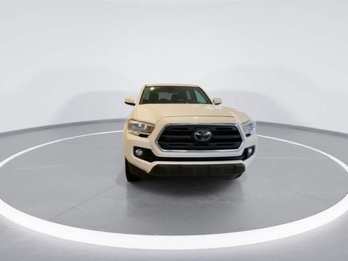 Used 2019 Toyota Tacoma SR5 AWD/4WD image 3