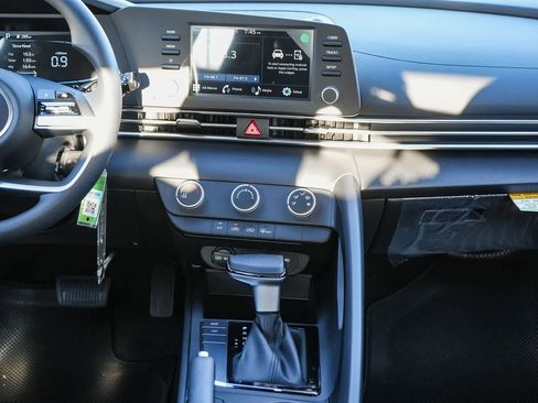 New 2026 Hyundai Elantra SE image 16