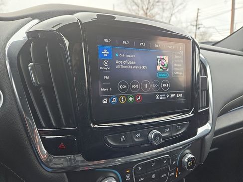 Used 2023 Chevrolet Traverse LT image 23