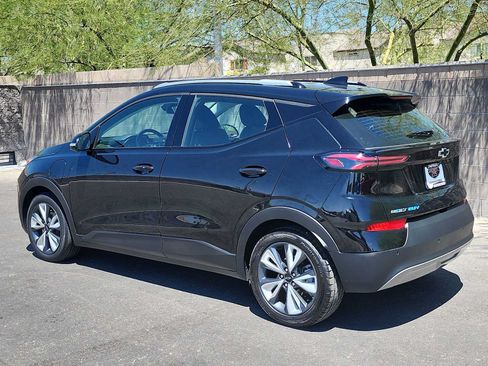Used 2022 Chevrolet Bolt EUV LT w/ Convenience Package FWD image 6