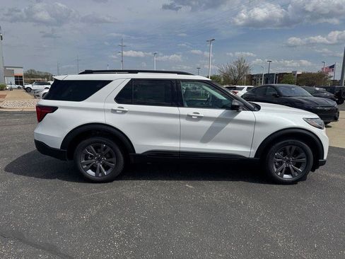 New 2026 Ford Explorer Active w/ Active Comfort Package AWD/4WD image 2
