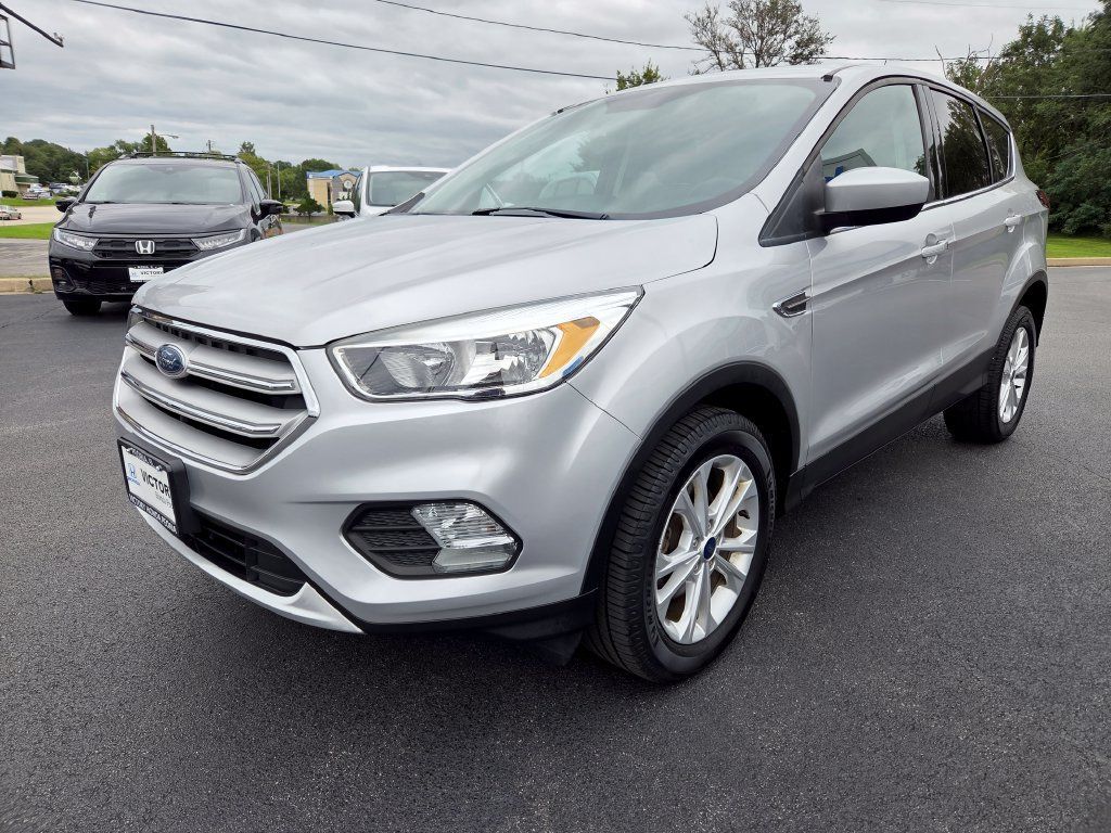 Used 2019 Ford Escape SE FWD image 3