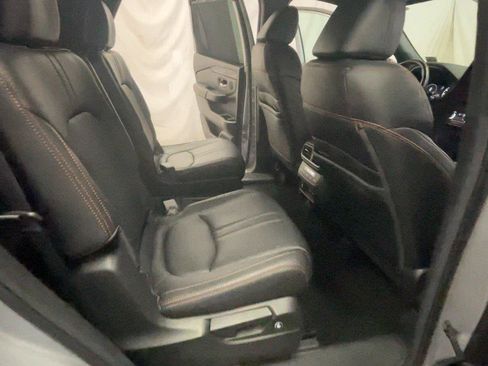 Used 2025 Honda Pilot TrailSport image 23