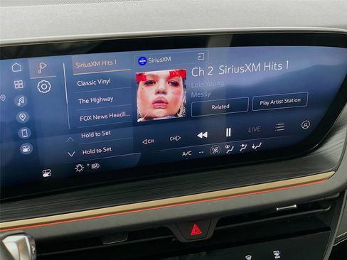 Used 2024 Buick Envision Sport Touring image 18