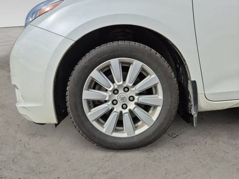 Used 2017 Toyota Sienna Limited Premium AWD/4WD image 9