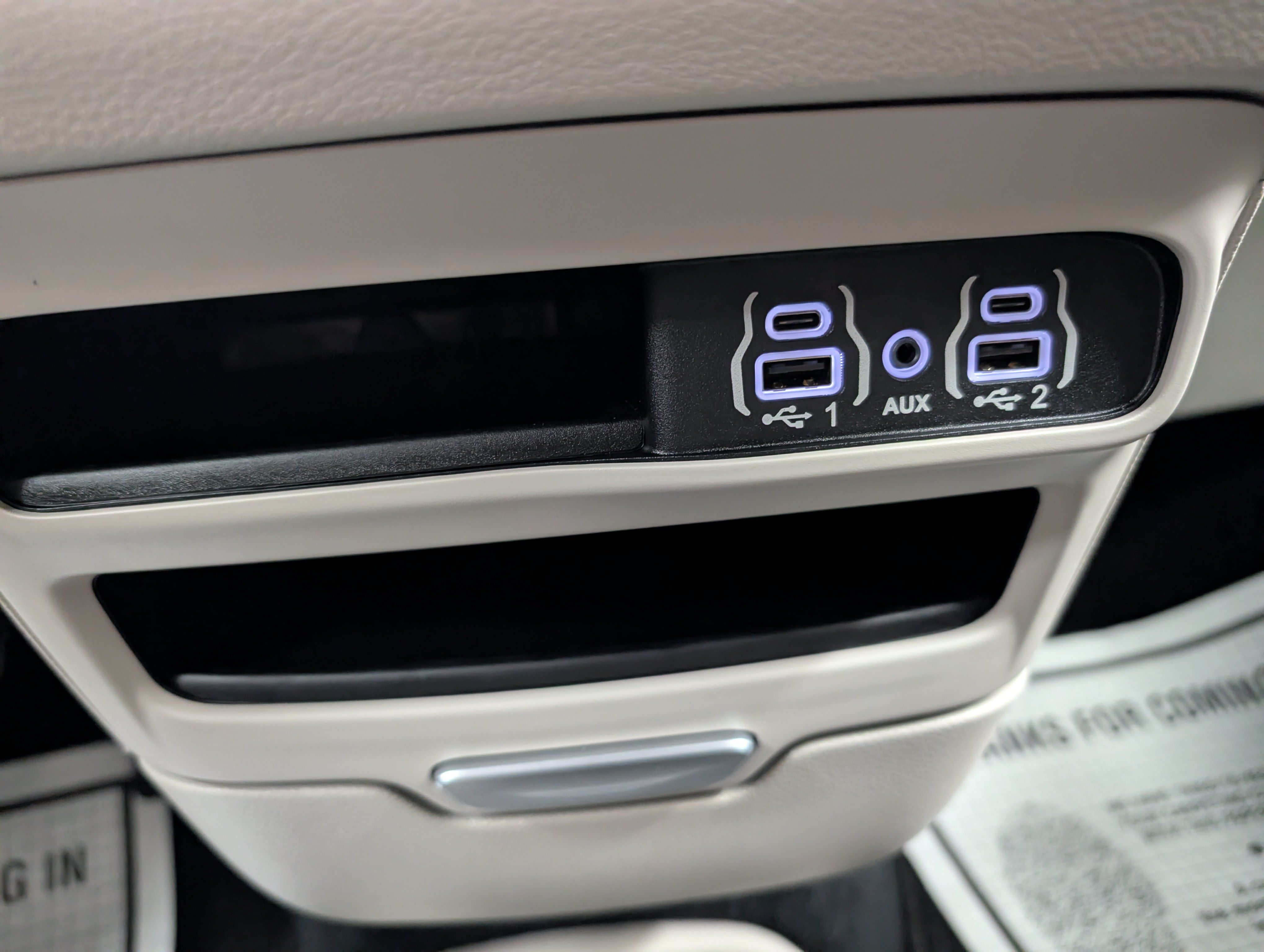 Used 2024 Chrysler Pacifica Touring-L FWD image 15
