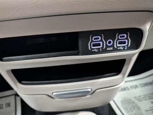 Used 2024 Chrysler Pacifica Touring-L FWD image 15