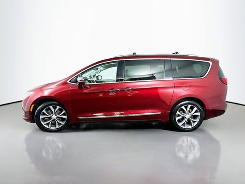 Used 2017 Chrysler Pacifica Limited w/ UConnect Theater Package FWD image 4