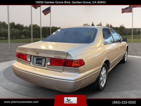 Used 2000 Toyota Camry CE image 9