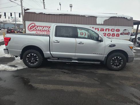 Used 2017 Nissan Titan SL w/ Off-Road Package image 2