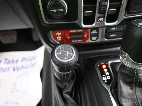 Used 2025 Jeep Wrangler Unlimited Rubicon image 12