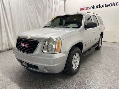Used 2011 GMC Yukon SLE image 3