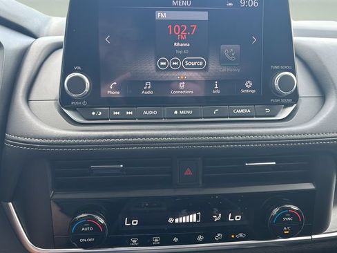 Used 2025 Nissan Rogue SV AWD/4WD image 26