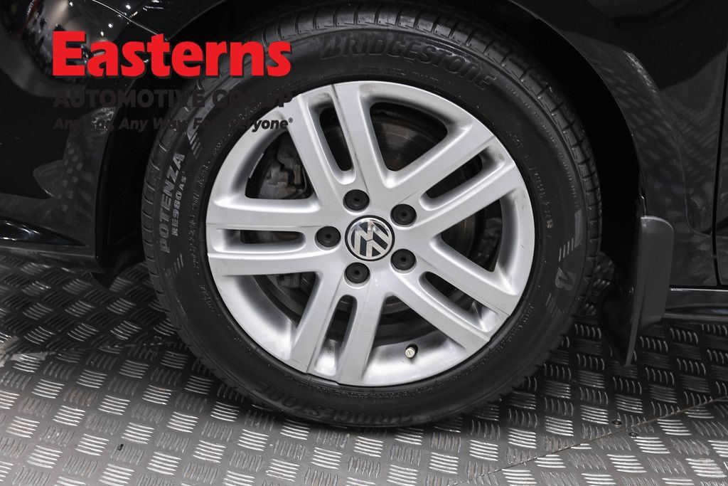 Used 2017 Volkswagen Jetta S w/ Jetta S Cold Weather Package FWD image 32
