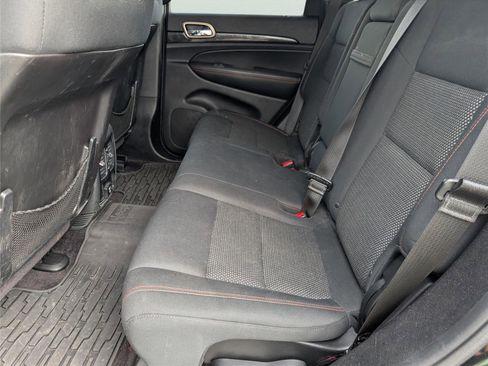 Used 2016 Jeep Grand Cherokee Laredo 75th Anniversary image 31