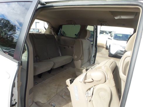 Used 2005 Toyota Sienna XLE image 27