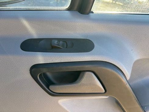 Used 2013 Mercedes-Benz Sprinter 2500 image 38