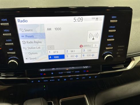 Used 2023 Toyota Sienna Limited AWD/4WD image 30