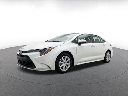 Used 2025 Toyota Corolla LE FWD image 3
