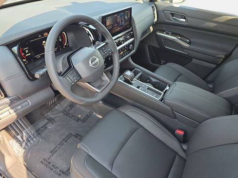 New 2026 Nissan Pathfinder SL FWD image 16