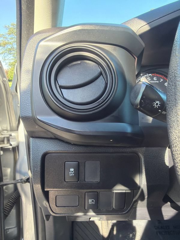 Used 2020 Toyota Tacoma SR AWD/4WD image 16