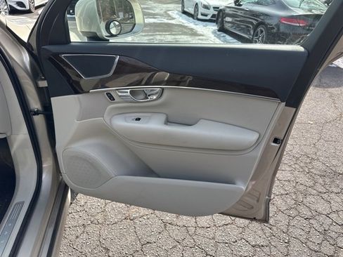 Used 2016 Volvo XC90 T6 Momentum w/ Momentum Plus Package image 20