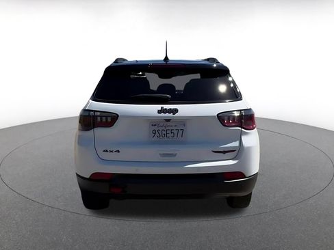 Used 2025 Jeep Compass Trailhawk AWD/4WD image 12
