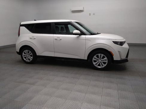 Used 2025 Kia Soul LX image 11