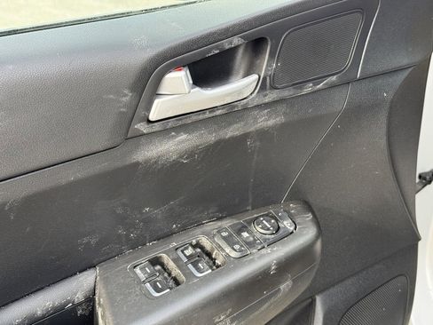 Used 2020 Kia Sportage LX image 10