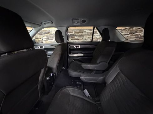 Used 2021 Ford Explorer XLT AWD/4WD image 29