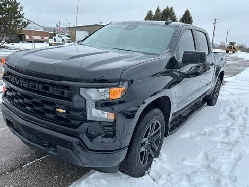 Used 2023 Chevrolet Silverado 1500 Custom image 1