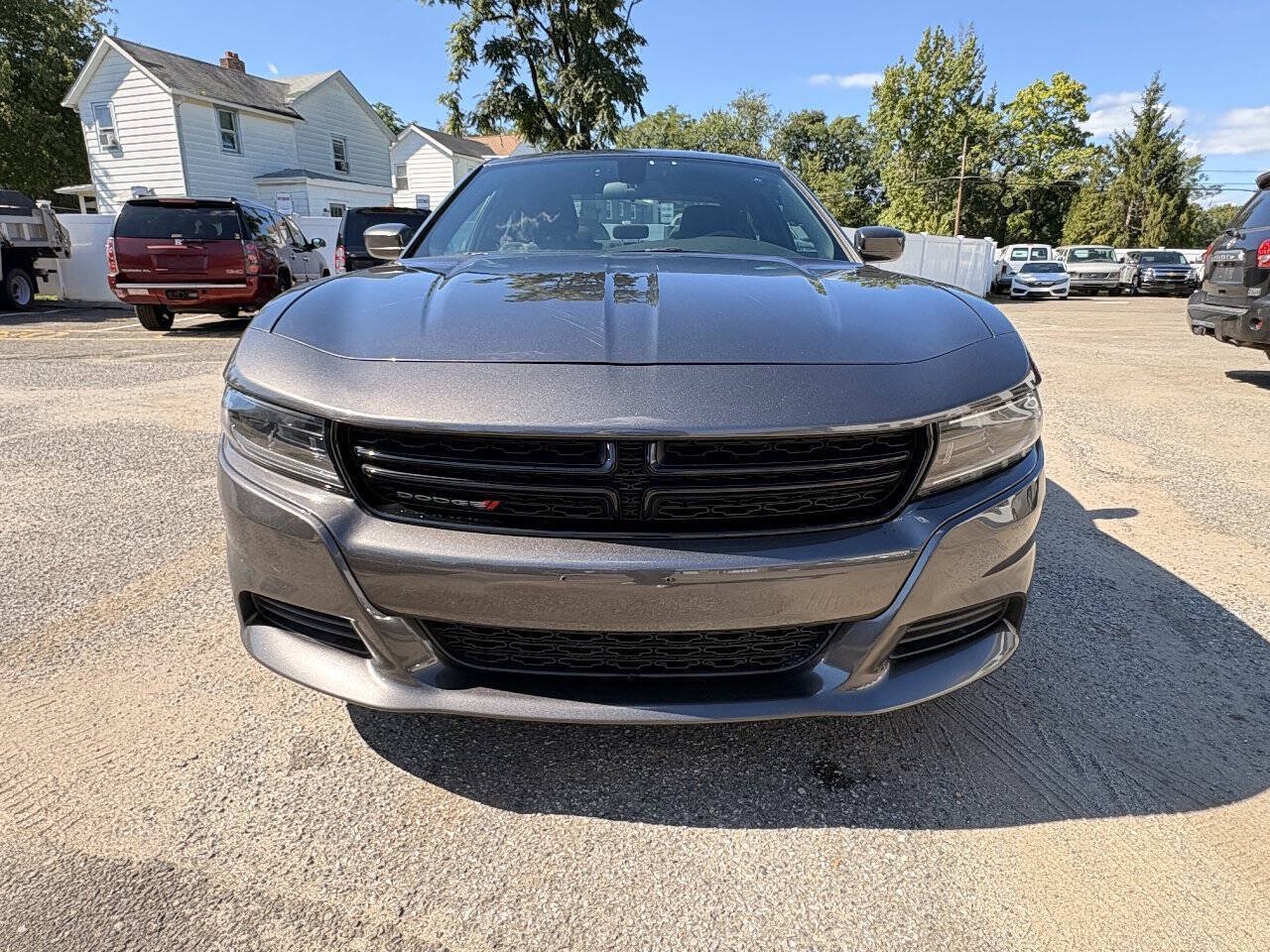 Used 2022 Dodge Charger SXT RWD image 3