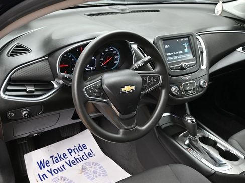 Used 2018 Chevrolet Malibu LT image 18