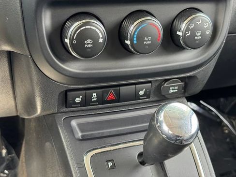 Used 2015 Jeep Patriot High Altitude AWD/4WD image 12