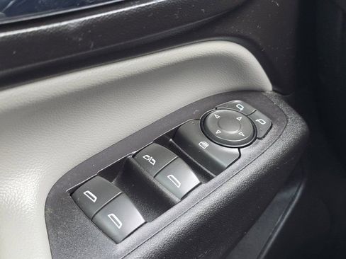 Used 2018 Chevrolet Equinox LS FWD image 29